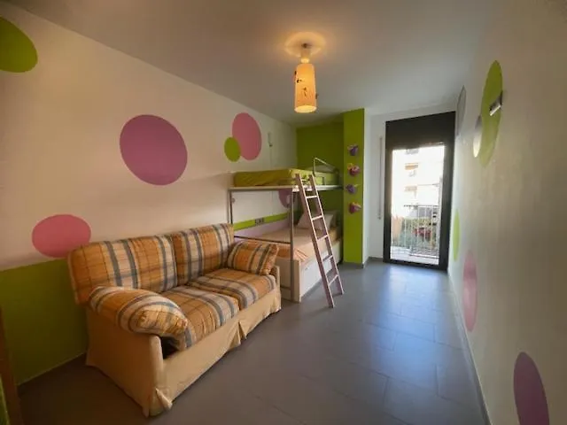 Roses Family Apartment 0*,  Spain